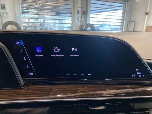 Used 2023 Cadillac Escalade ESV Premium Luxury Platinum AWD/4WD image 24