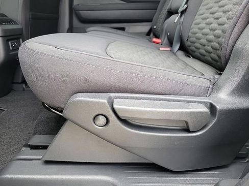 New 2026 Nissan Pathfinder SV w/ SV Premium Package AWD/4WD image 17
