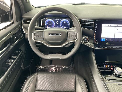 Used 2022 Jeep Wagoneer Series III RWD image 23