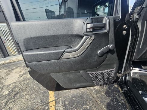 Used 2017 Jeep Wrangler Unlimited Sport image 17