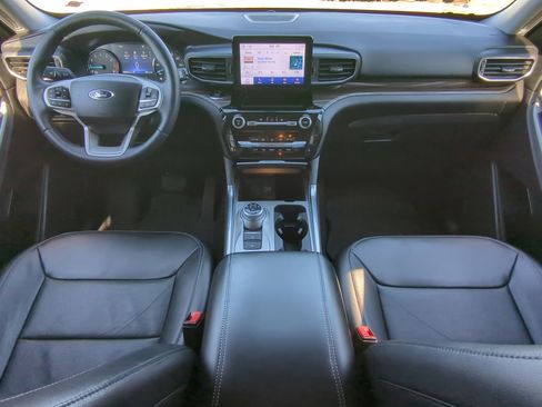 Certified 2022 Ford Explorer Limited image 13