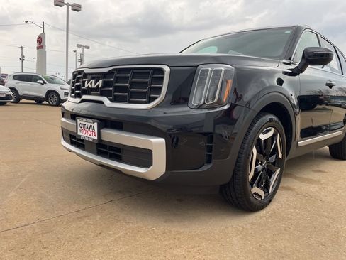 Used 2025 Kia Telluride S AWD/4WD image 16