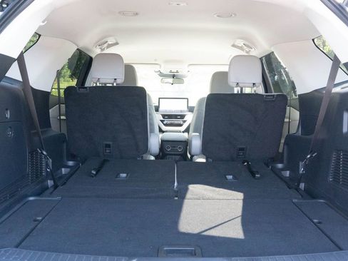 Used 2025 Ford Explorer Active w/ Active Comfort Package RWD image 12