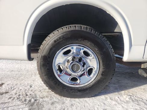 Used 2014 Chevrolet Express 2500 image 21