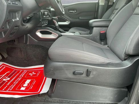 Used 2022 Nissan Frontier SV w/ Technology Package image 17