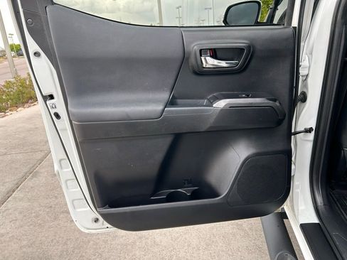 Used 2018 Toyota Tacoma TRD Sport w/ TRD Premium Sport Package AWD/4WD image 26