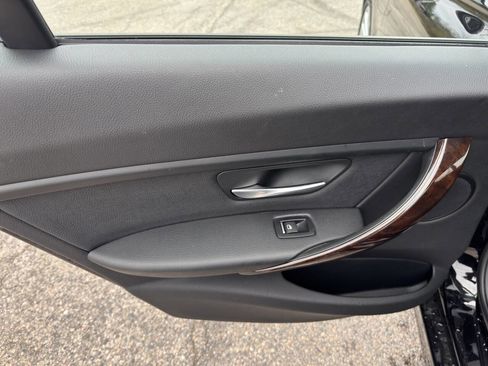 Used 2018 BMW 320i xDrive Sedan image 12