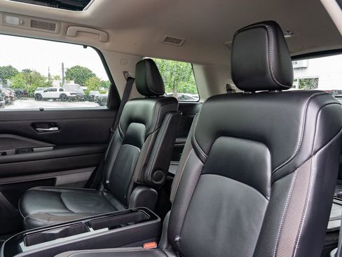 Used 2024 Nissan Pathfinder SL w/ SL Premium Package AWD/4WD image 25