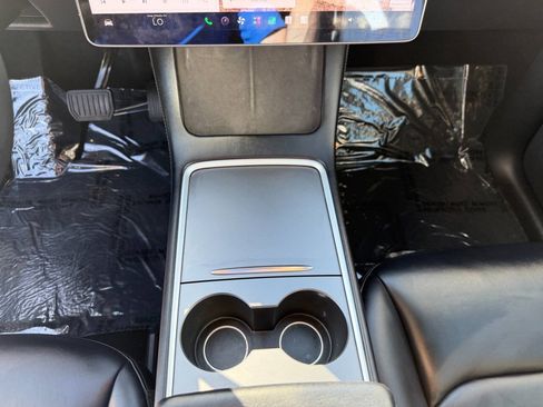 Used 2021 Tesla Model Y Long Range AWD/4WD image 26