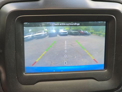 Used 2021 Jeep Renegade Latitude w/ Convenience Group FWD image 23
