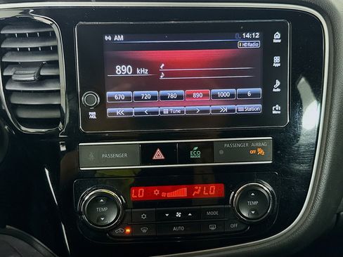 Used 2019 Mitsubishi Outlander SEL AWD/4WD image 16