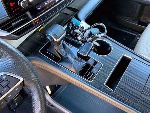 Used 2021 Toyota Sienna Limited image 17