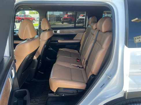 Used 2025 Hyundai Santa Fe Limited AWD/4WD image 33