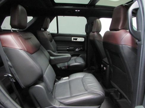 Used 2022 Ford Explorer Platinum w/ Equipment Group 601A AWD/4WD image 20