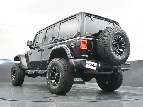 Used 2018 Jeep Wrangler Unlimited Rubicon w/ Dual Top Group AWD/4WD image 52