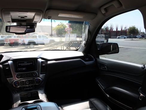 Used 2019 Chevrolet Suburban LT image 27