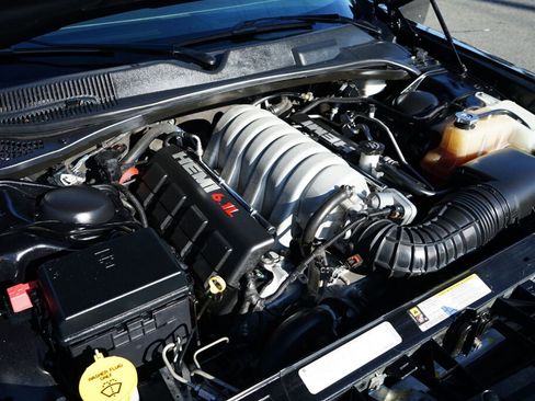 Used 2009 Dodge Challenger SRT8 w/ SRT Option Group II image 10