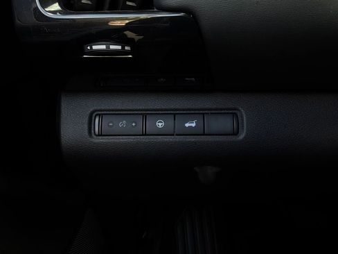 Used 2025 Nissan Pathfinder SV FWD image 23