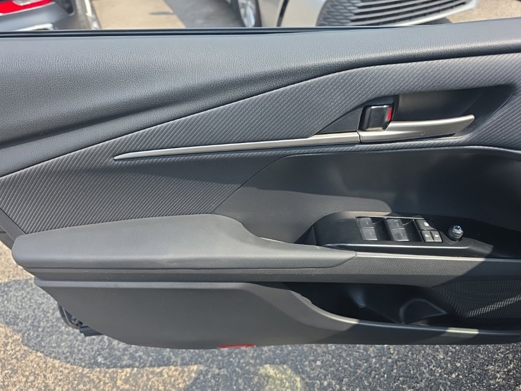 Used 2025 Toyota Camry SE FWD image 15