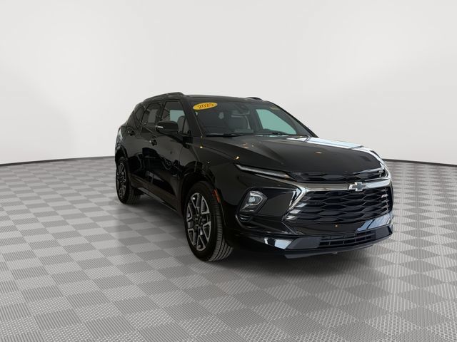 Certified 2025 Chevrolet Blazer RS FWD image 3