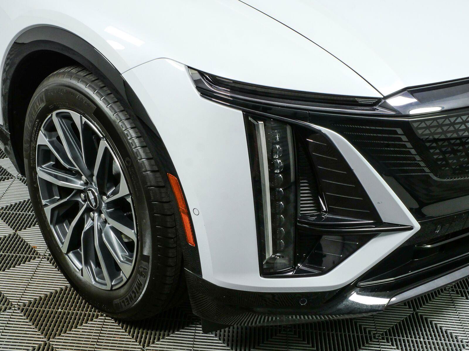 Used 2026 Cadillac Lyriq Sport RWD image 39