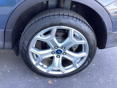 Used 2019 Ford Escape Titanium image 22