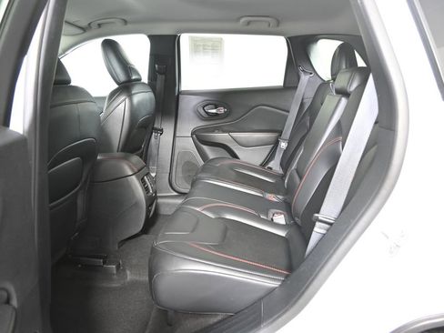 Used 2020 Jeep Cherokee Trailhawk w/ Cold Weather Group image 17