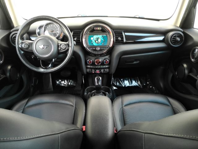 Used 2021 MINI Cooper 4-Door Hardtop FWD image 3