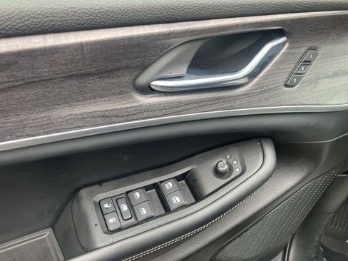 Certified 2024 Jeep Grand Cherokee Limited w/ Black Appearance Package image 5