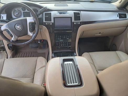 Used 2013 Cadillac Escalade ESV Premium AWD/4WD image 6