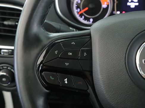 Used 2019 Jeep Cherokee Latitude Plus AWD/4WD image 9