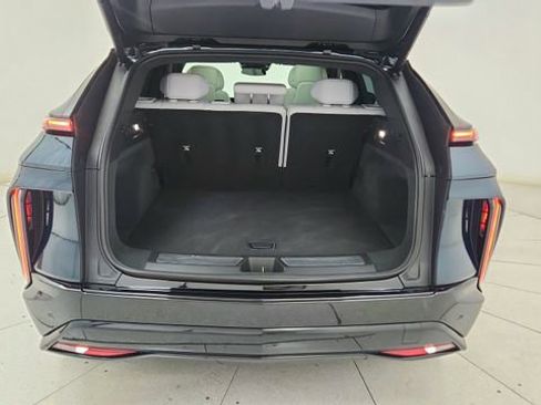 Used 2024 Cadillac Lyriq Sport image 14