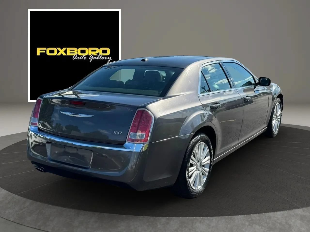 Used 2014 Chrysler 300 AWD w/ Driver Convenience Group image 5