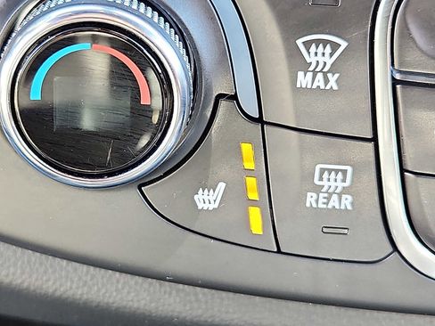 Used 2023 Chevrolet Traverse LT image 24