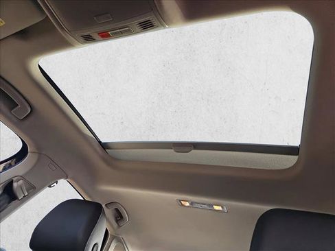 Used 2025 Volkswagen Jetta SE image 11