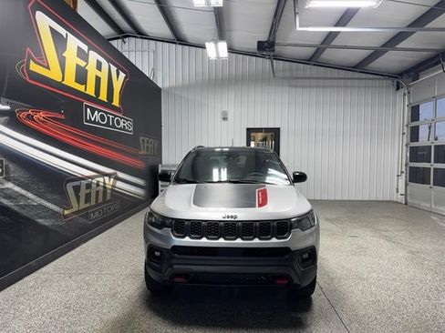 Used 2025 Jeep Compass Trailhawk AWD/4WD image 17
