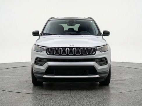 Used 2025 Jeep Compass Limited AWD/4WD image 2