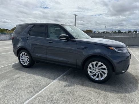 Used 2025 Land Rover Discovery S image 21