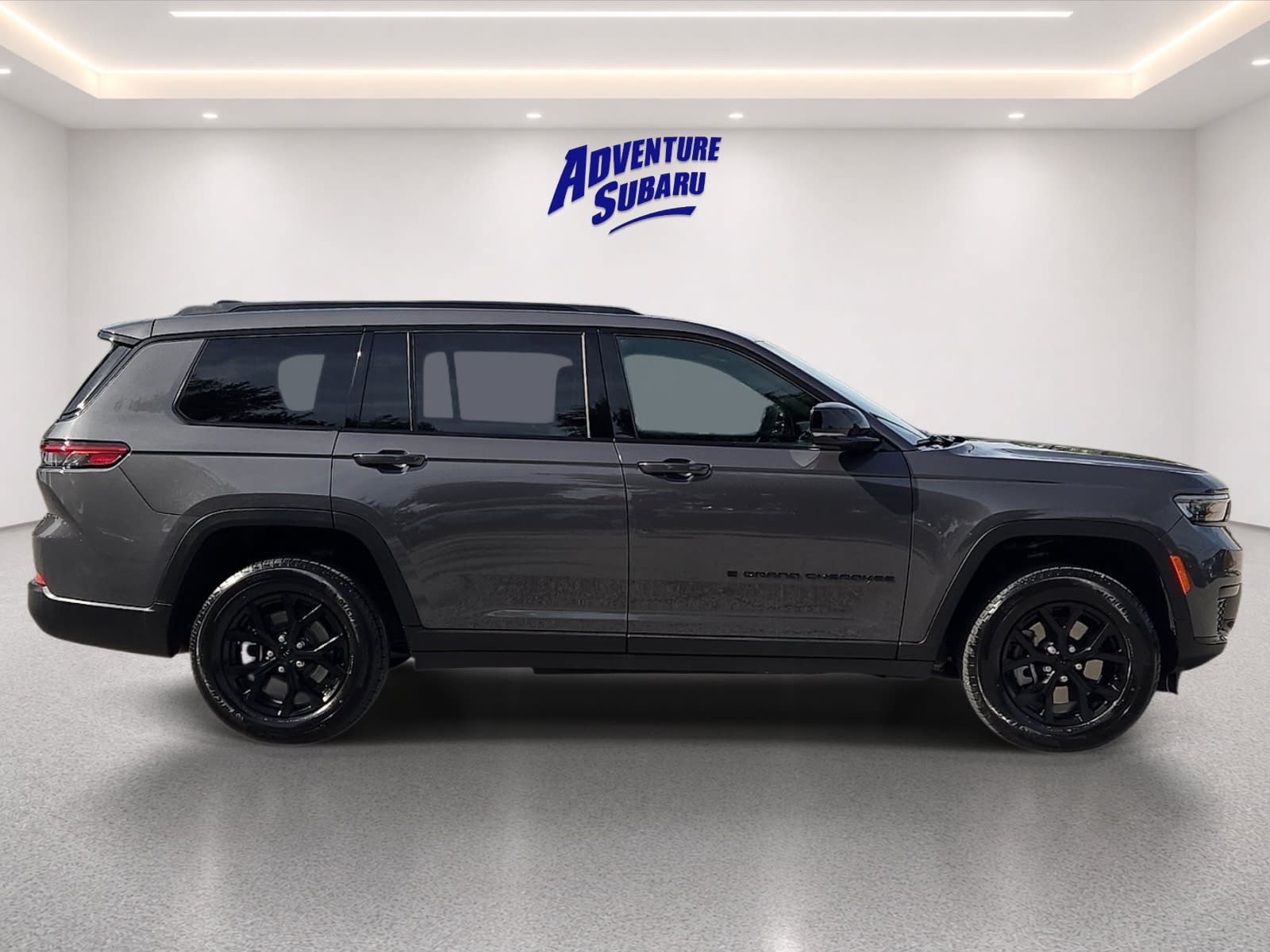 Used 2025 Jeep Grand Cherokee L Altitude AWD/4WD image 7