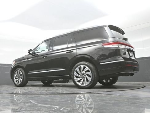 Used 2022 Lincoln Navigator Reserve AWD/4WD image 29
