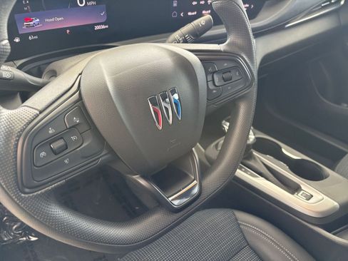 Used 2025 Buick Envista Preferred image 28