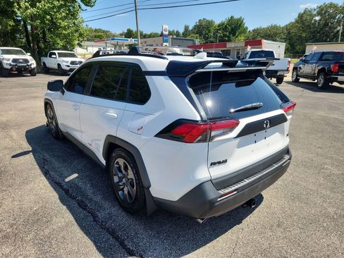 Used 2019 Toyota RAV4 LE FWD image 7
