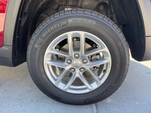 New 2025 Jeep Grand Cherokee Laredo X w/ Luxury Tech Group I image 21