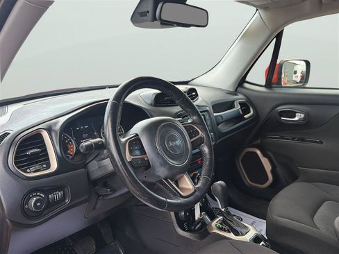 Used 2016 Jeep Renegade Latitude w/ Popular Equipment Group AWD/4WD image 10