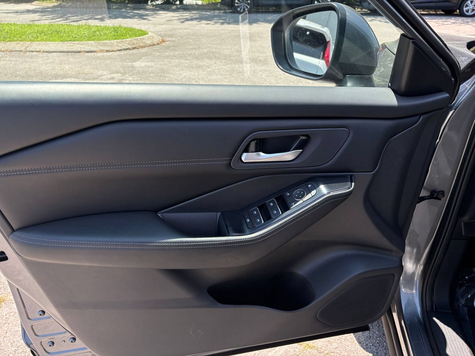 Used 2026 Nissan Rogue SL FWD image 18