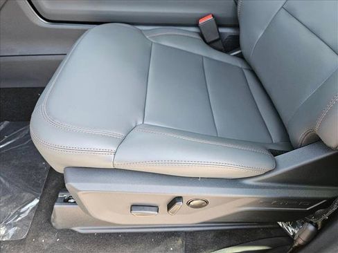 New 2025 Ford Expedition Active image 4