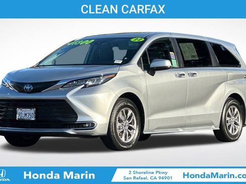 Used 2022 Toyota Sienna XLE image 9