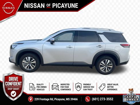 Used 2025 Nissan Pathfinder SL FWD image 2