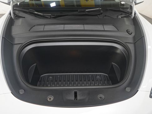 Used 2024 Tesla Model Y Long Range image 28
