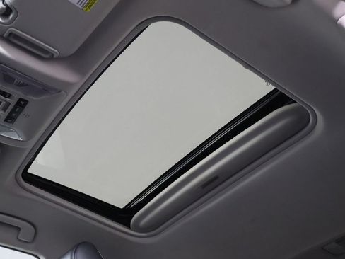 Used 2020 Toyota RAV4 XLE Premium FWD image 16